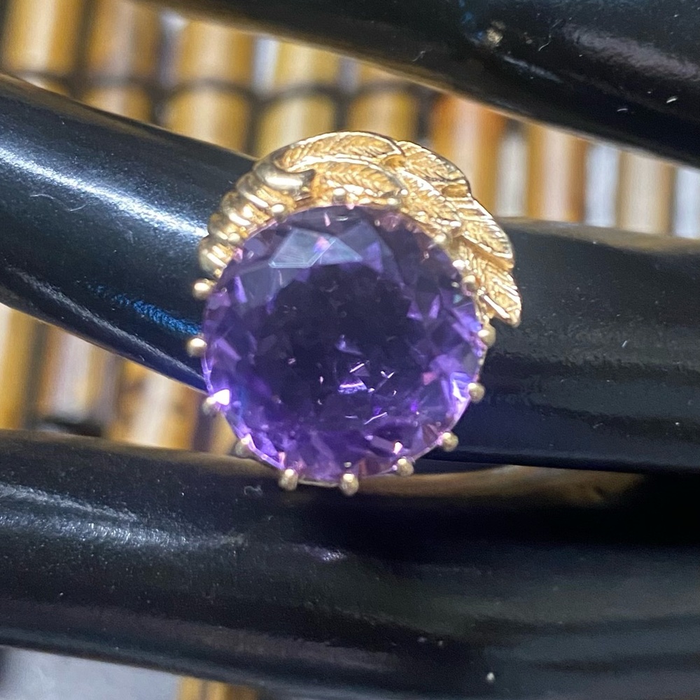 Vintage 10K Gold Ring with Amethyst.